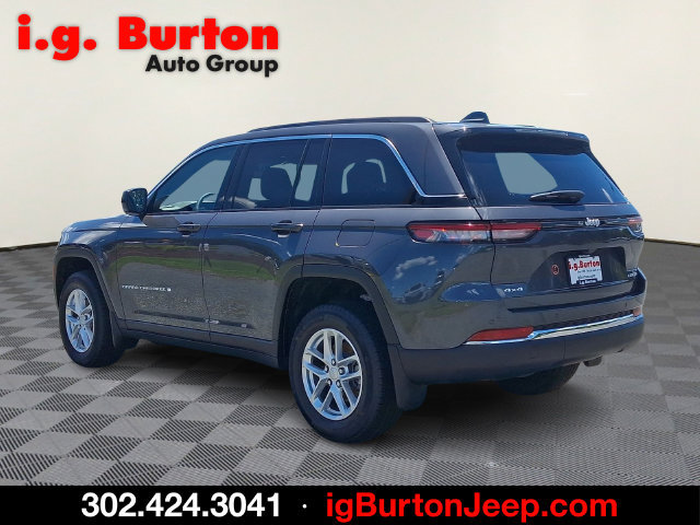 New 2026 Jeep Grand Cherokee Laredo w/ MOPAR Finishing Package AWD/4WD image 3