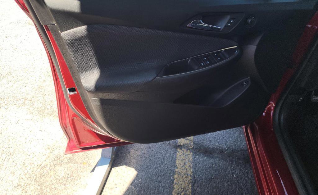 Used 2019 Chevrolet Cruze LT FWD image 10
