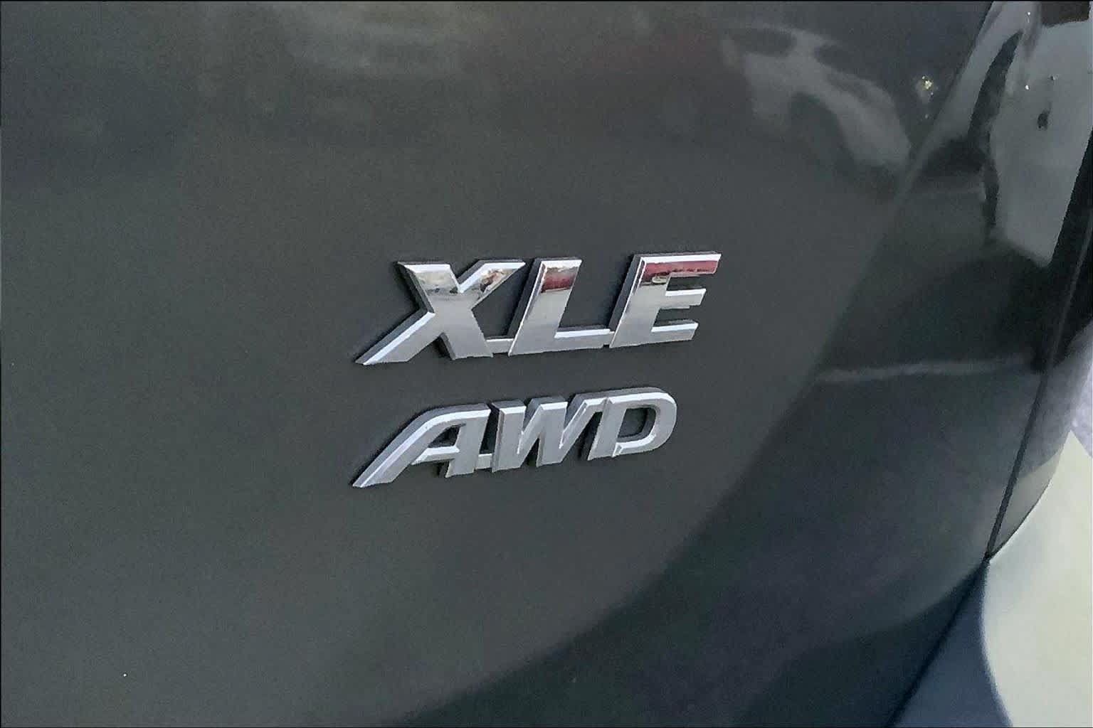 Used 2015 Toyota RAV4 XLE AWD/4WD image 8