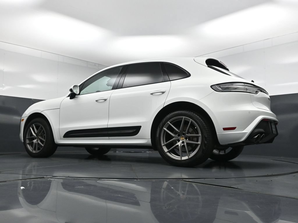 Certified 2025 Porsche Macan AWD/4WD image 24