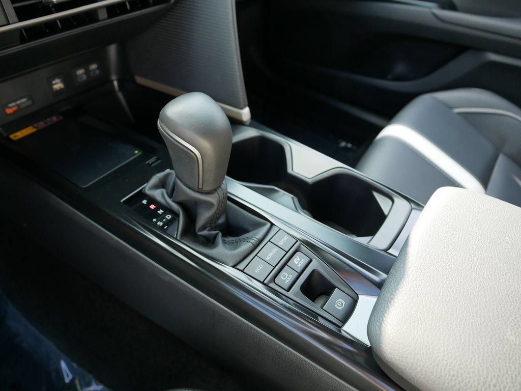 Used 2026 Toyota Camry SE FWD image 25