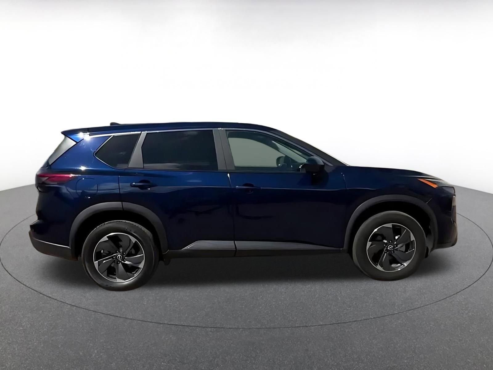 Used 2025 Nissan Rogue SV FWD image 16