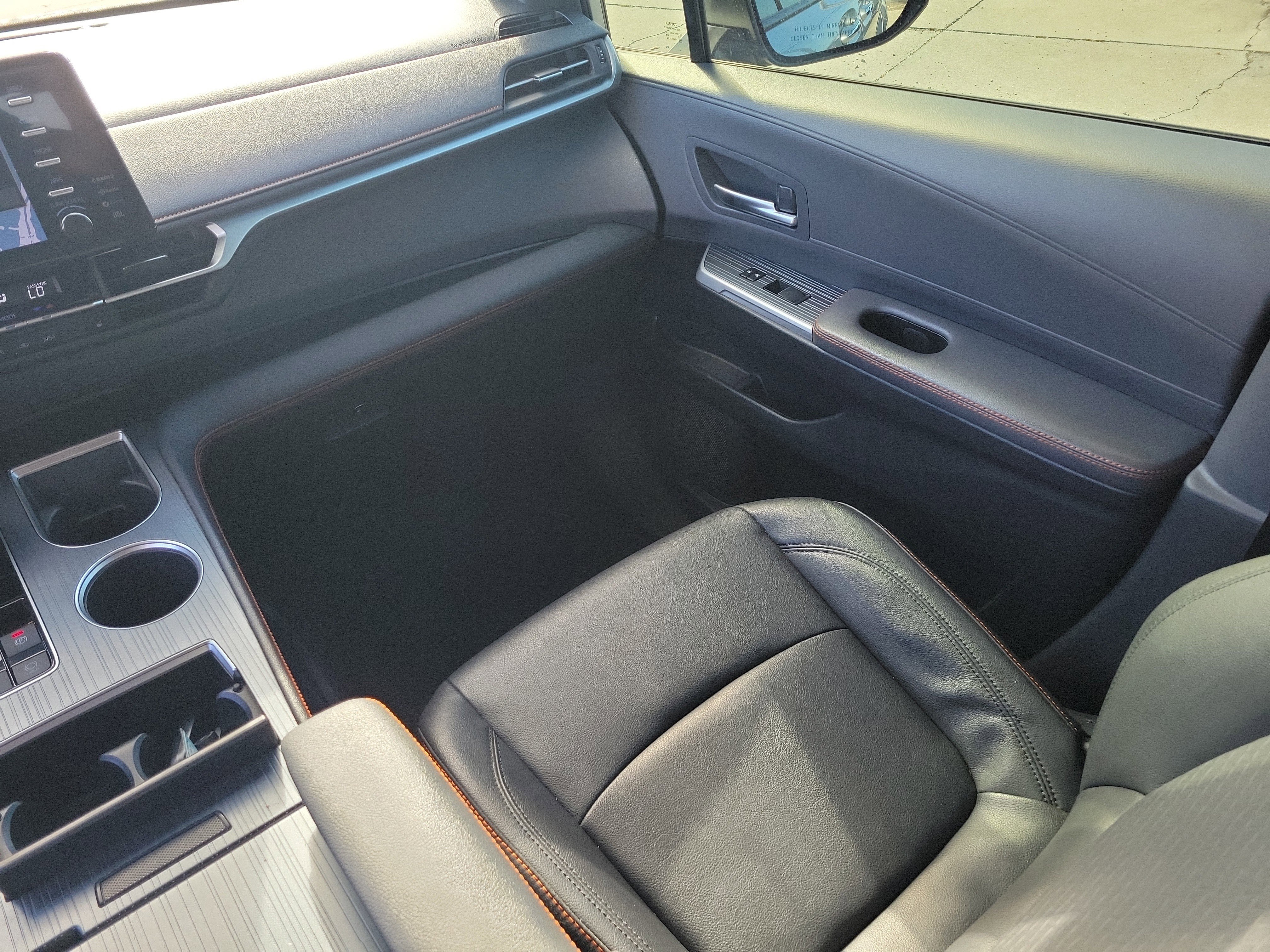 Used 2023 Toyota Sienna XSE w/ XSE Plus Package image 21