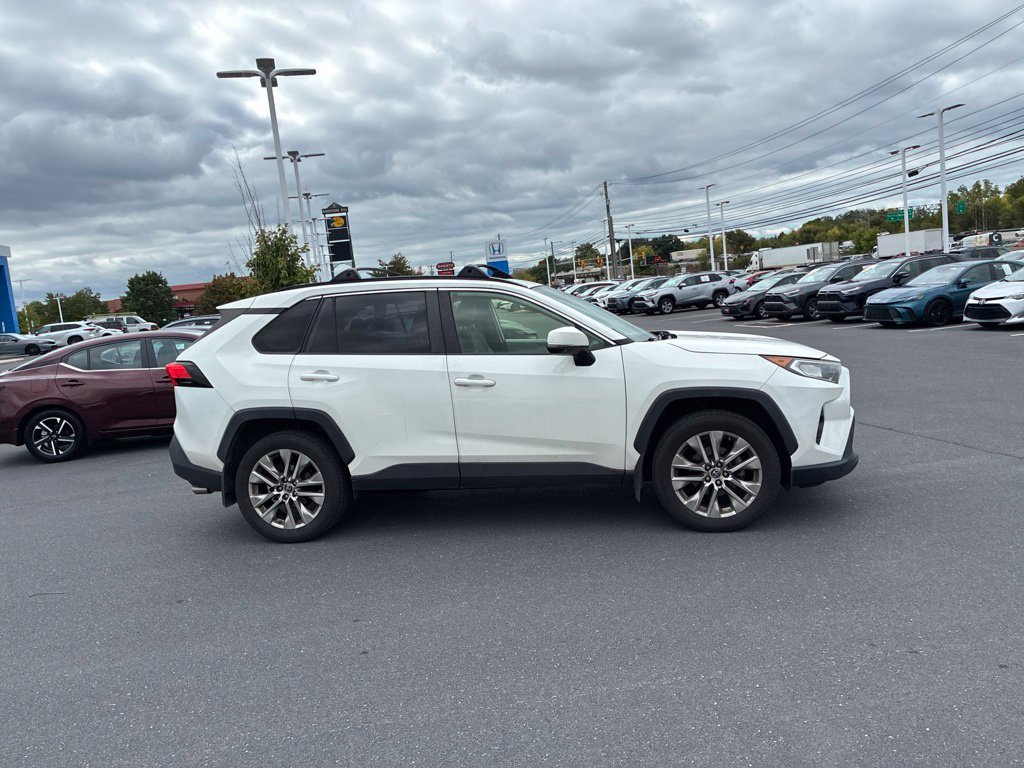 Used 2019 Toyota RAV4 XLE Premium w/ Cold Weather Package AWD/4WD image 5