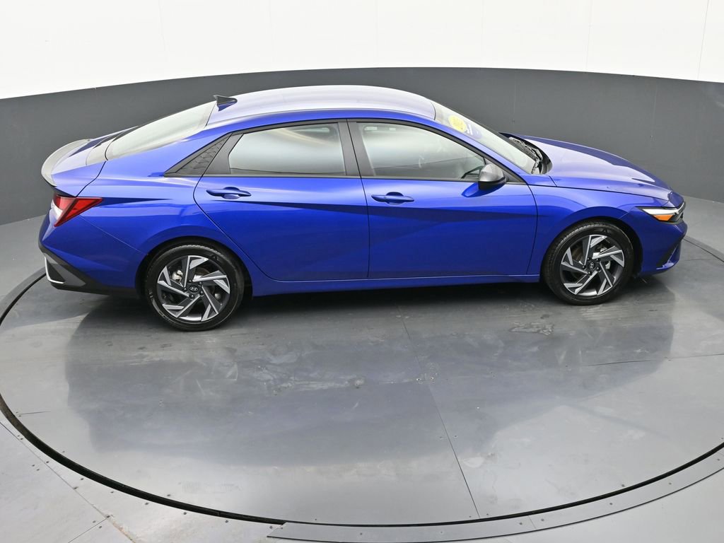 Certified 2025 Hyundai Elantra Sport image 30