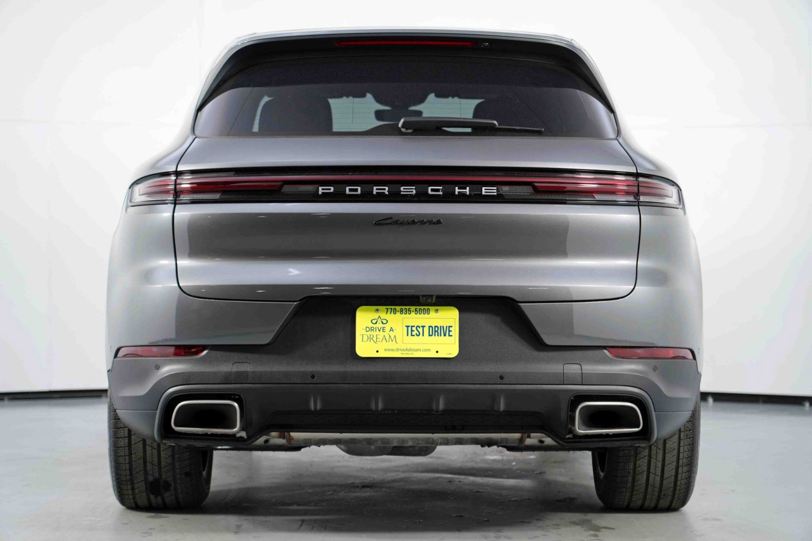 Used 2024 Porsche Cayenne w/ Technology Package image 11