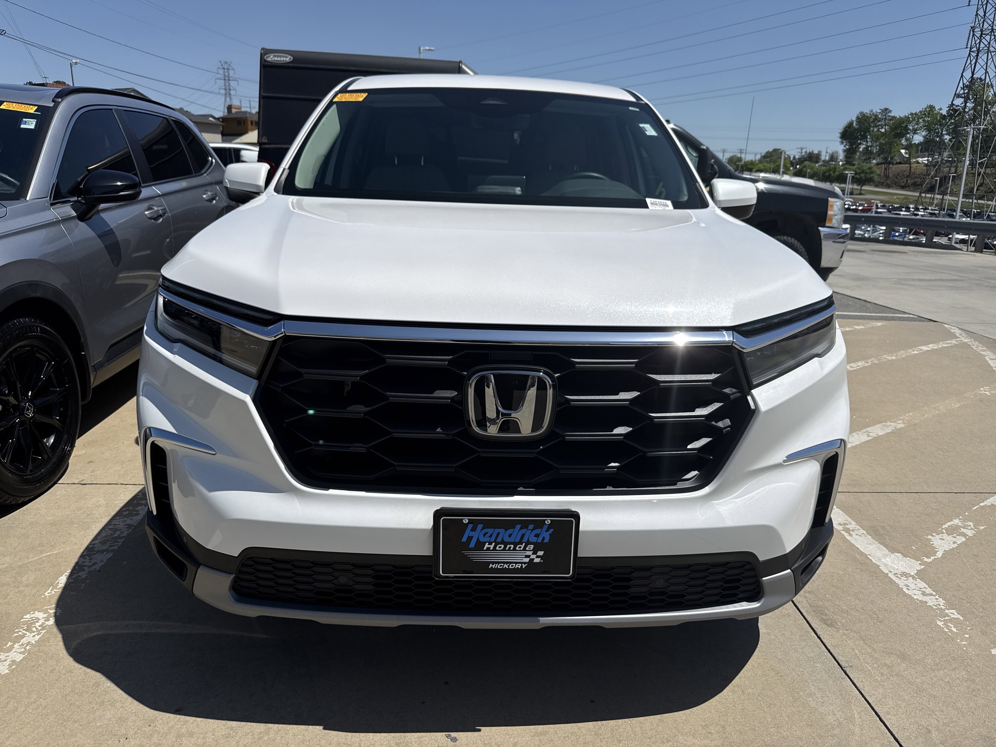 Used 2025 Honda Pilot EX-L image 3
