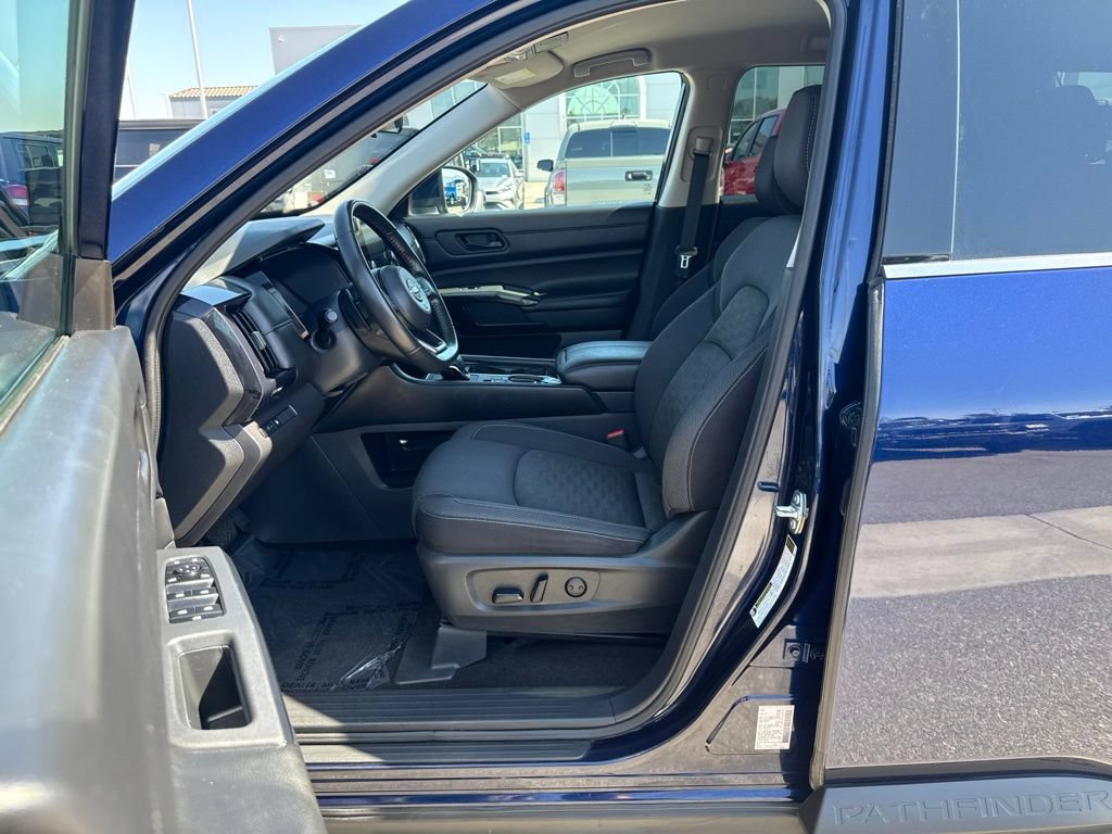 Used 2024 Nissan Pathfinder SV FWD image 24