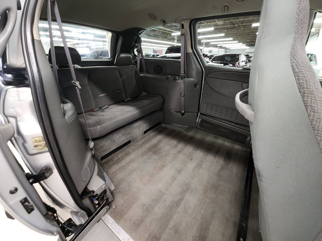 Used 2005 Dodge Grand Caravan SE w/ Popular Equipment Group I image 11