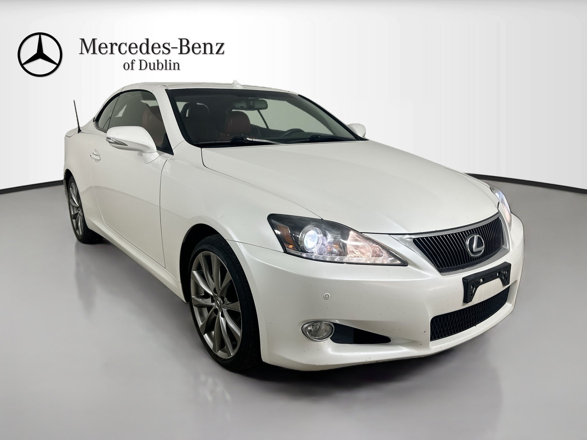 Used 2015 Lexus IS 250C w/ Luxury Package RWD image 3