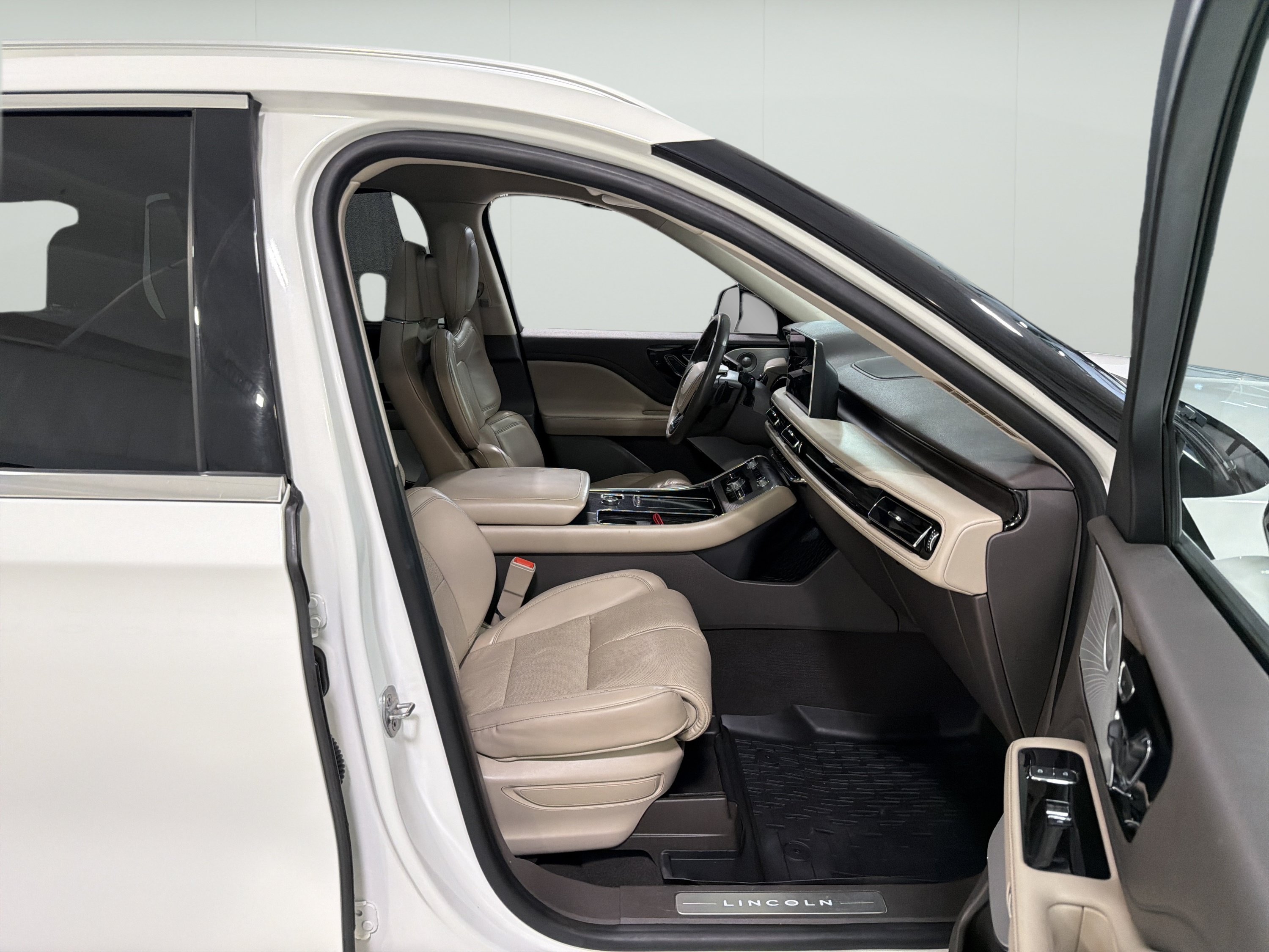 Used 2020 Lincoln Aviator Reserve w/ Equipment Group 202A AWD/4WD image 14