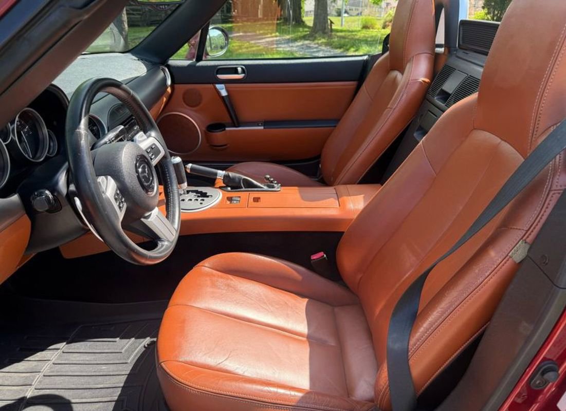 Used 2006 MAZDA MX-5 Miata Grand Touring w/ Premium Pkg RWD image 19