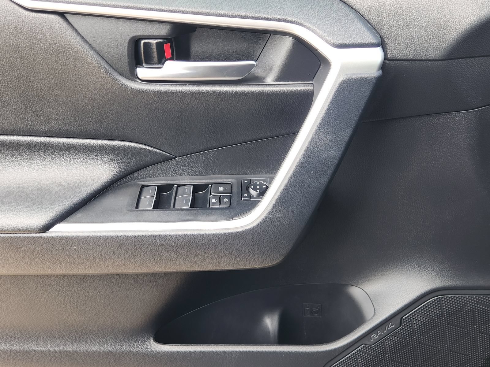 Used 2024 Toyota RAV4 XLE FWD image 26