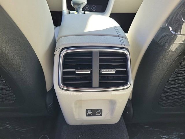 Used 2025 Genesis G70 2.5T RWD image 11