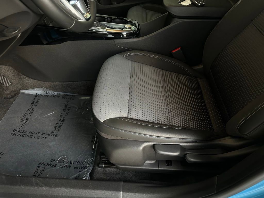 Used 2025 Chevrolet Trax LT w/ Driver Confidence Package image 13