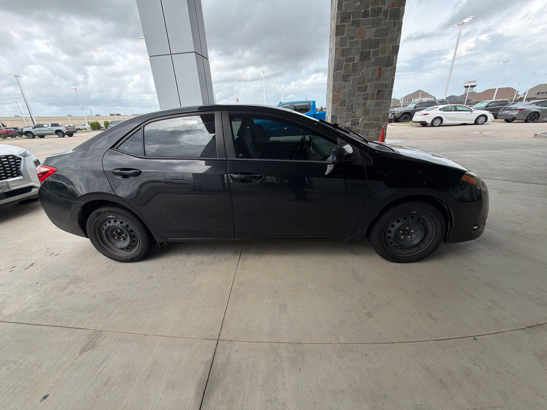 Used 2018 Toyota Corolla LE FWD image 4