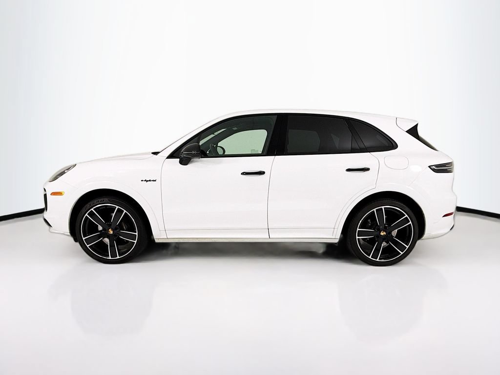 Certified 2023 Porsche Cayenne Platinum Edition AWD/4WD image 2