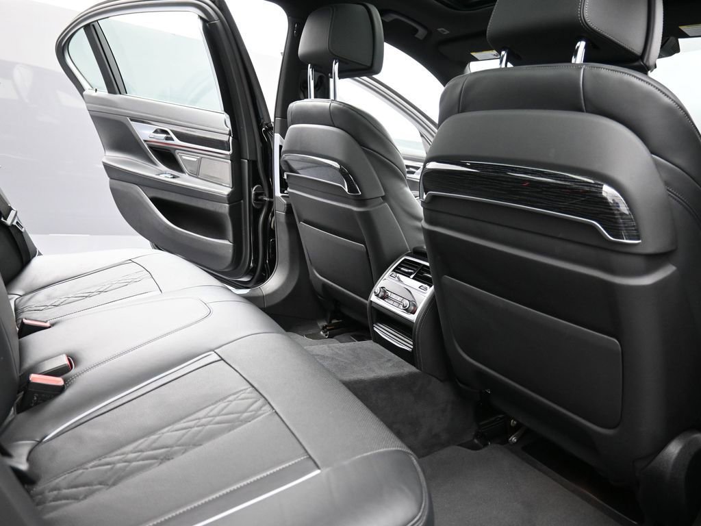 Used 2022 BMW 740i xDrive w/ M Sport Package image 18