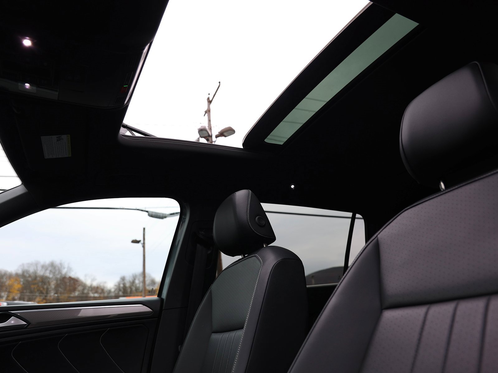 Used 2024 Volkswagen Tiguan SE R-Line image 22