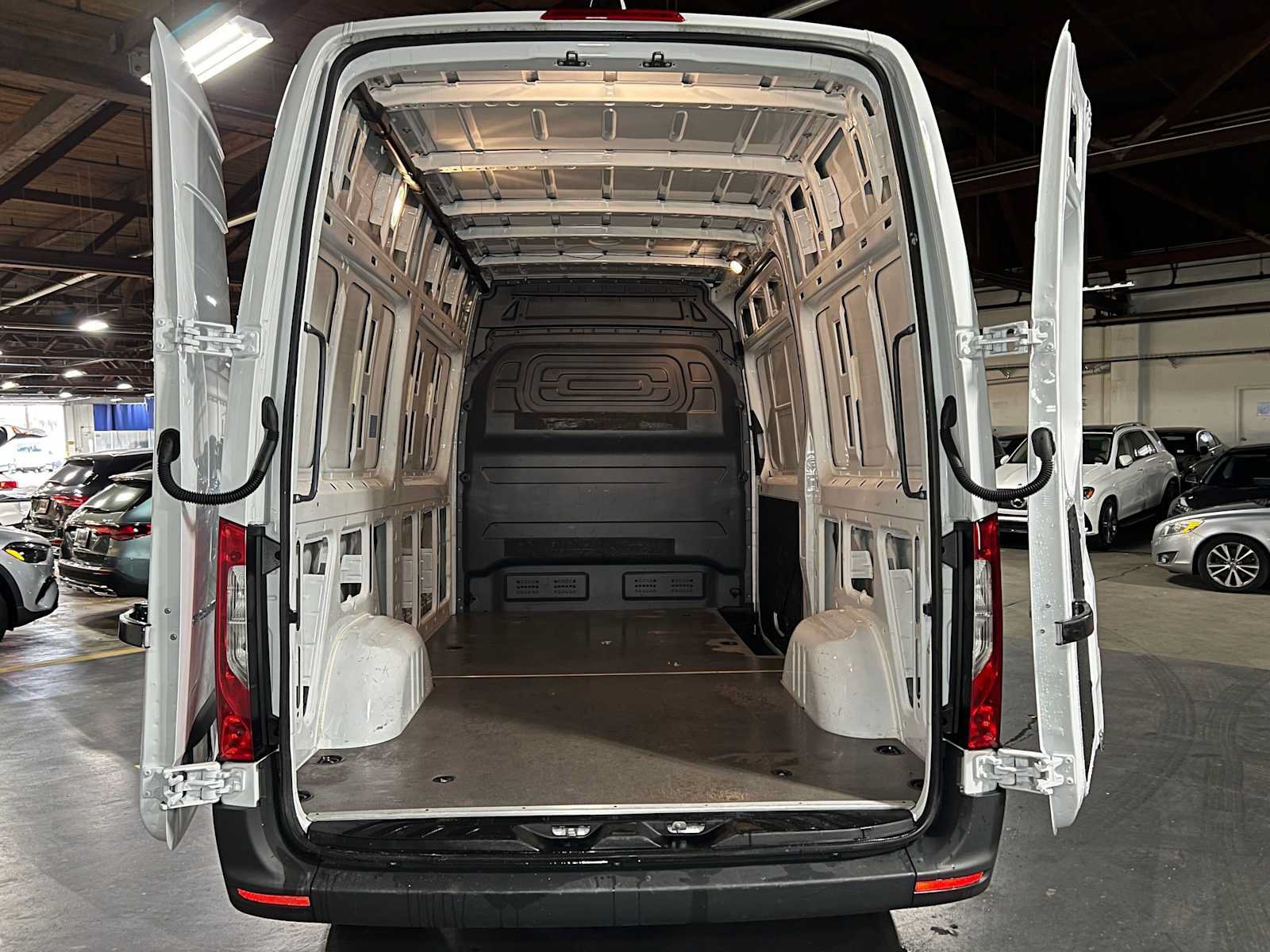 Used 2025 Mercedes-Benz Sprinter 2500 image 17