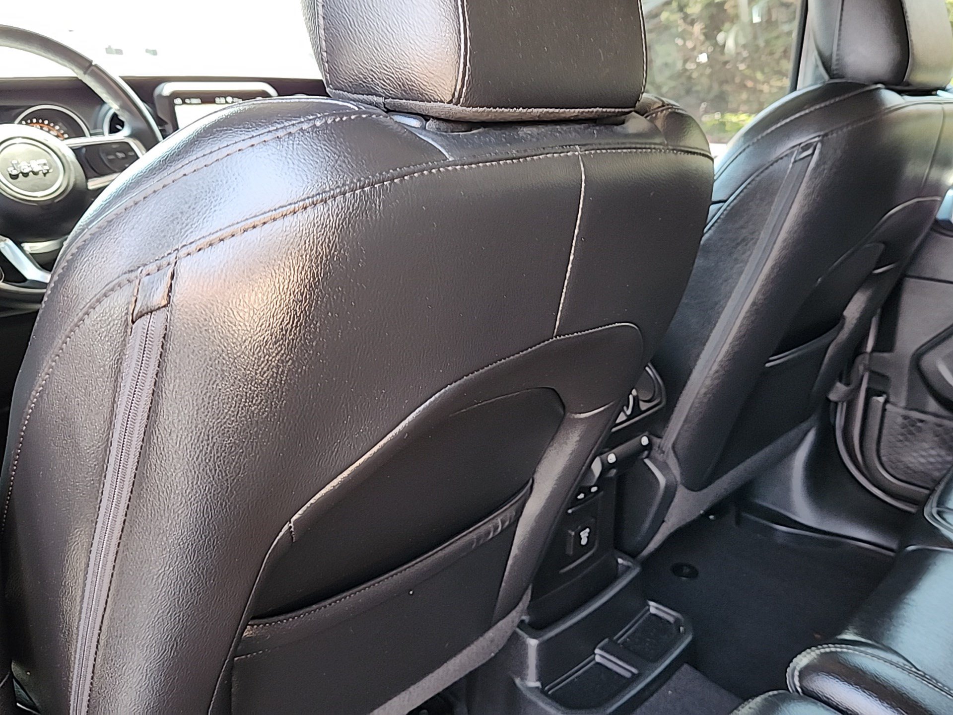 Used 2018 Jeep Wrangler Unlimited Sahara AWD/4WD image 22