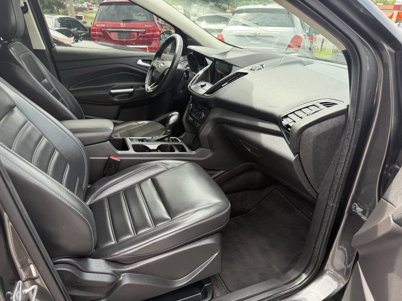 Used 2019 Ford Escape SEL image 13