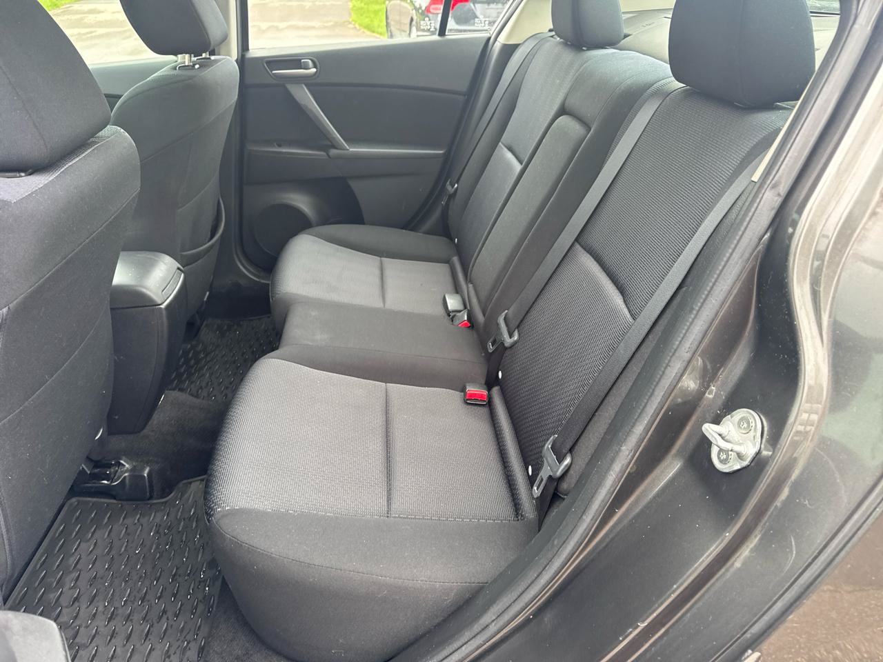 Used 2010 MAZDA MAZDA3 i Touring FWD image 11