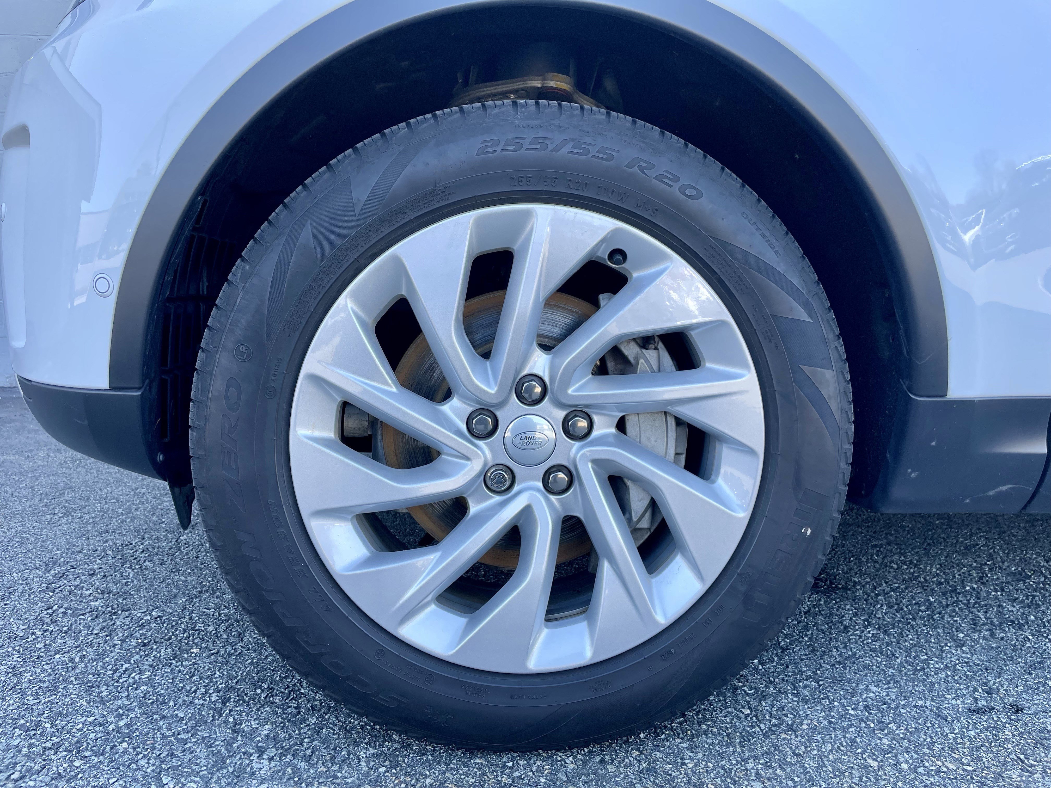 Certified 2024 Land Rover Discovery S image 9