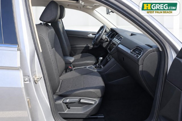 Used 2020 Volkswagen Tiguan SE w/ Panoramic Sunroof Package FWD image 11