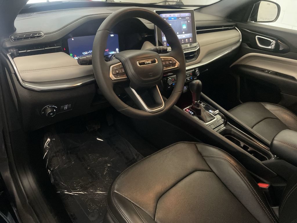 Used 2023 Jeep Compass Limited w/ Elite Group AWD/4WD image 4