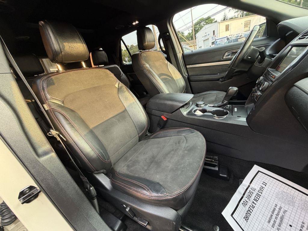 Used 2018 Ford Explorer XLT w/ Equipment Group 202A AWD/4WD image 23