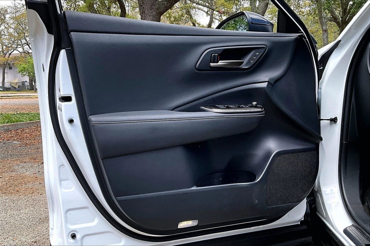 Used 2025 Toyota Crown Signia w/ Advanced Technology Package image 17