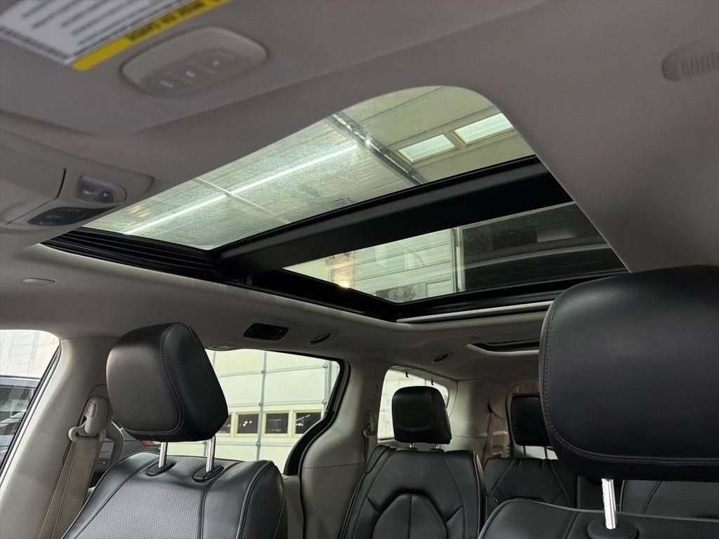 Used 2020 Chrysler Pacifica Limited FWD image 57