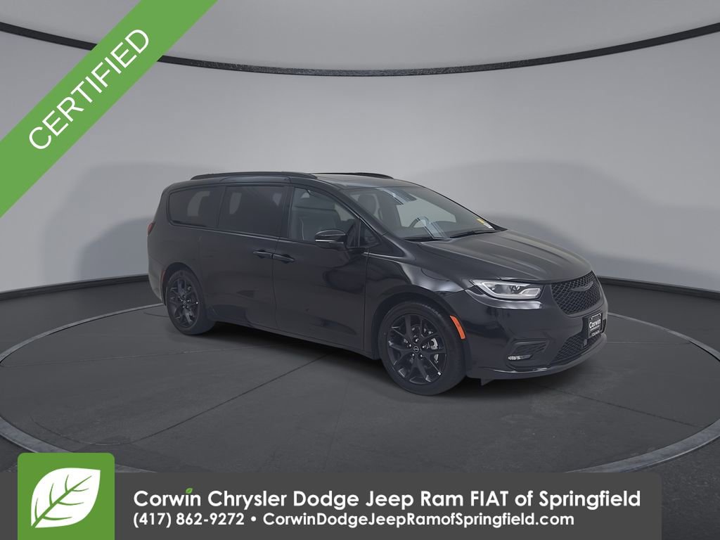 Certified 2025 Chrysler Pacifica Limited image 4