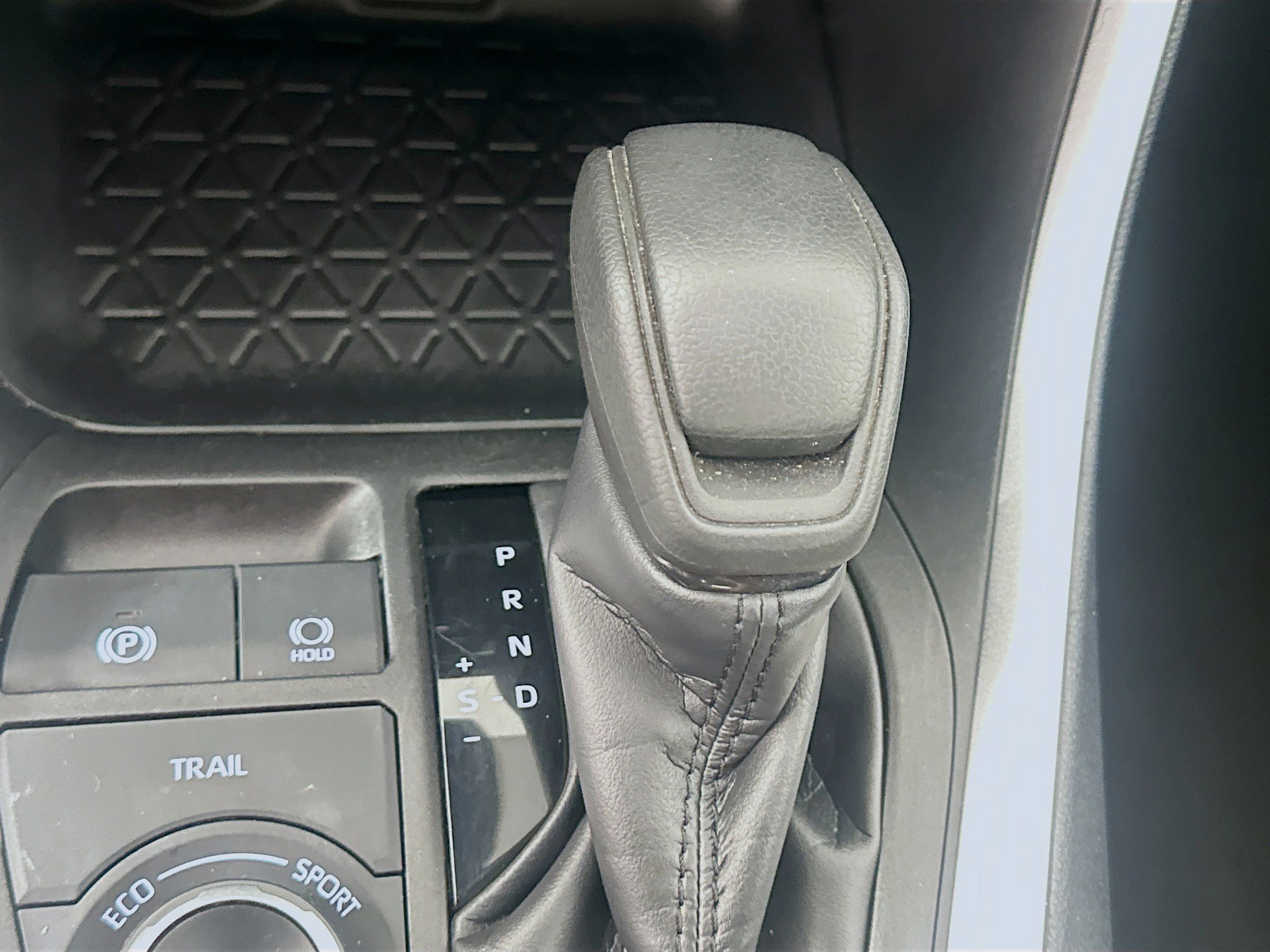 Used 2025 Toyota RAV4 XLE AWD/4WD image 25