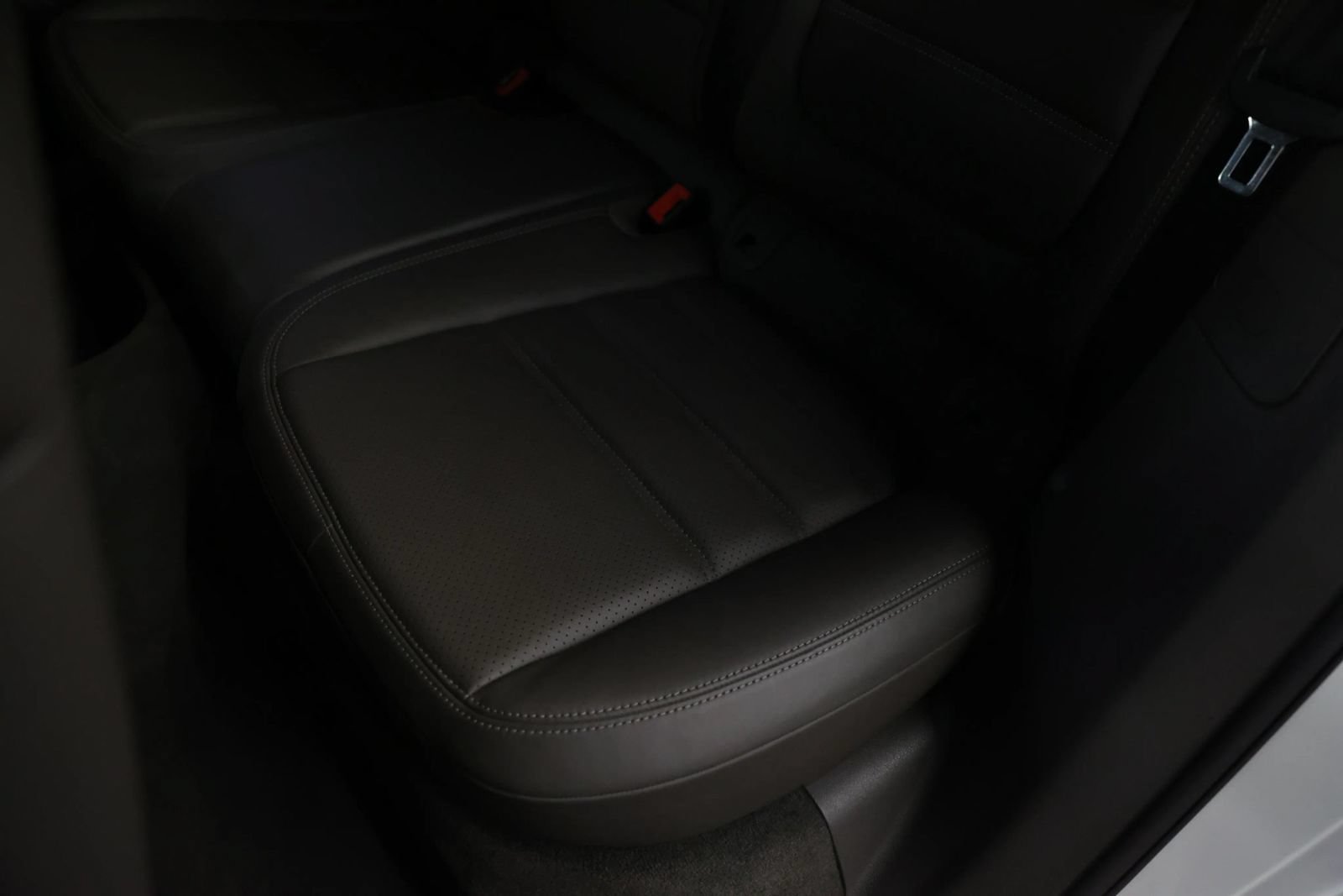 Used 2020 Porsche Macan Turbo AWD/4WD image 18