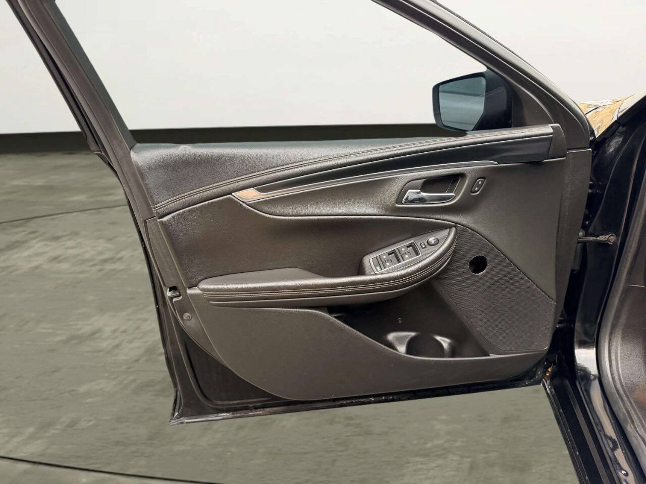 Used 2019 Chevrolet Impala LT FWD image 16