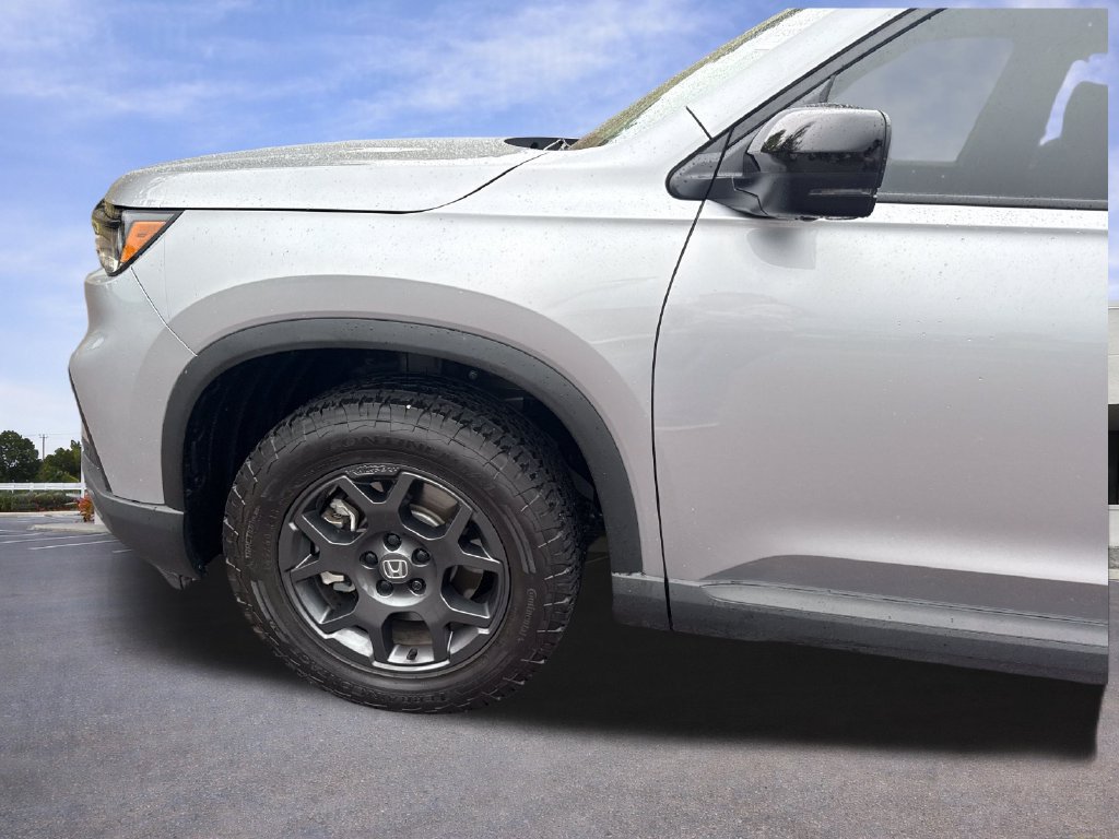 Used 2025 Honda Pilot TrailSport image 37