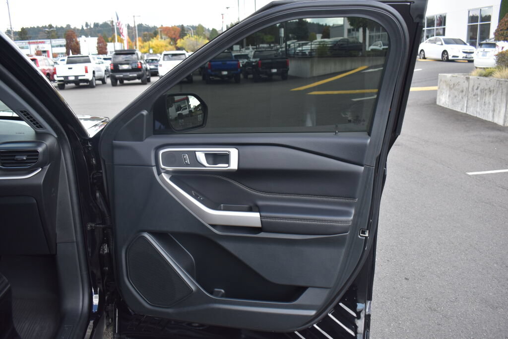 Used 2024 Ford Explorer XLT w/ Equipment Group 202A AWD/4WD image 24