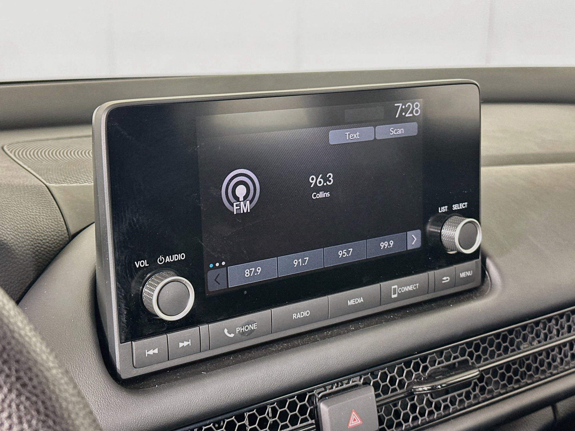 Used 2025 Honda HR-V LX image 19
