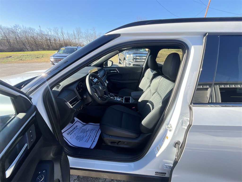 New 2025 Mitsubishi Outlander SEL Black Edition image 11