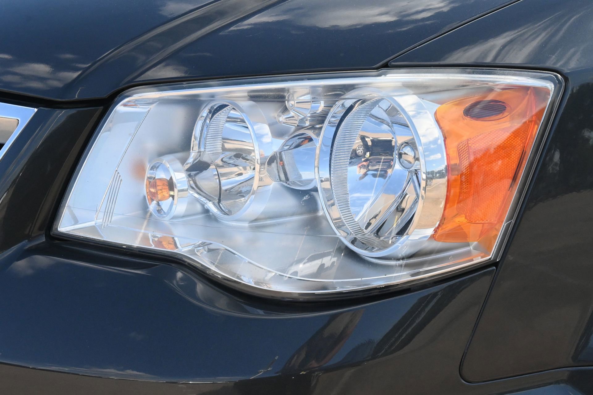 Used 2012 Chrysler Town & Country Touring-L w/ Entertainment Group #2 FWD image 26