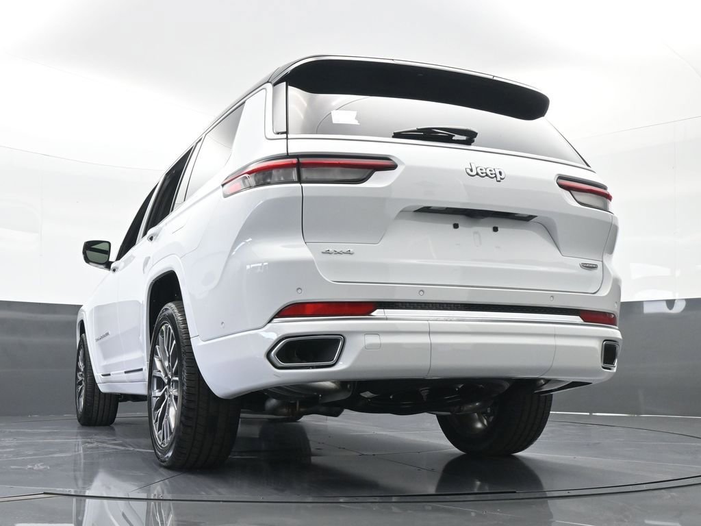 Used 2025 Jeep Grand Cherokee L Summit w/ Luxury Tech Group V image 55