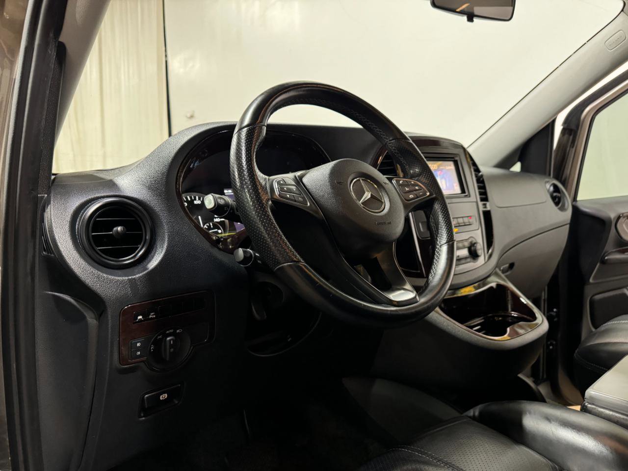 Used 2016 Mercedes-Benz Metris Passenger image 9