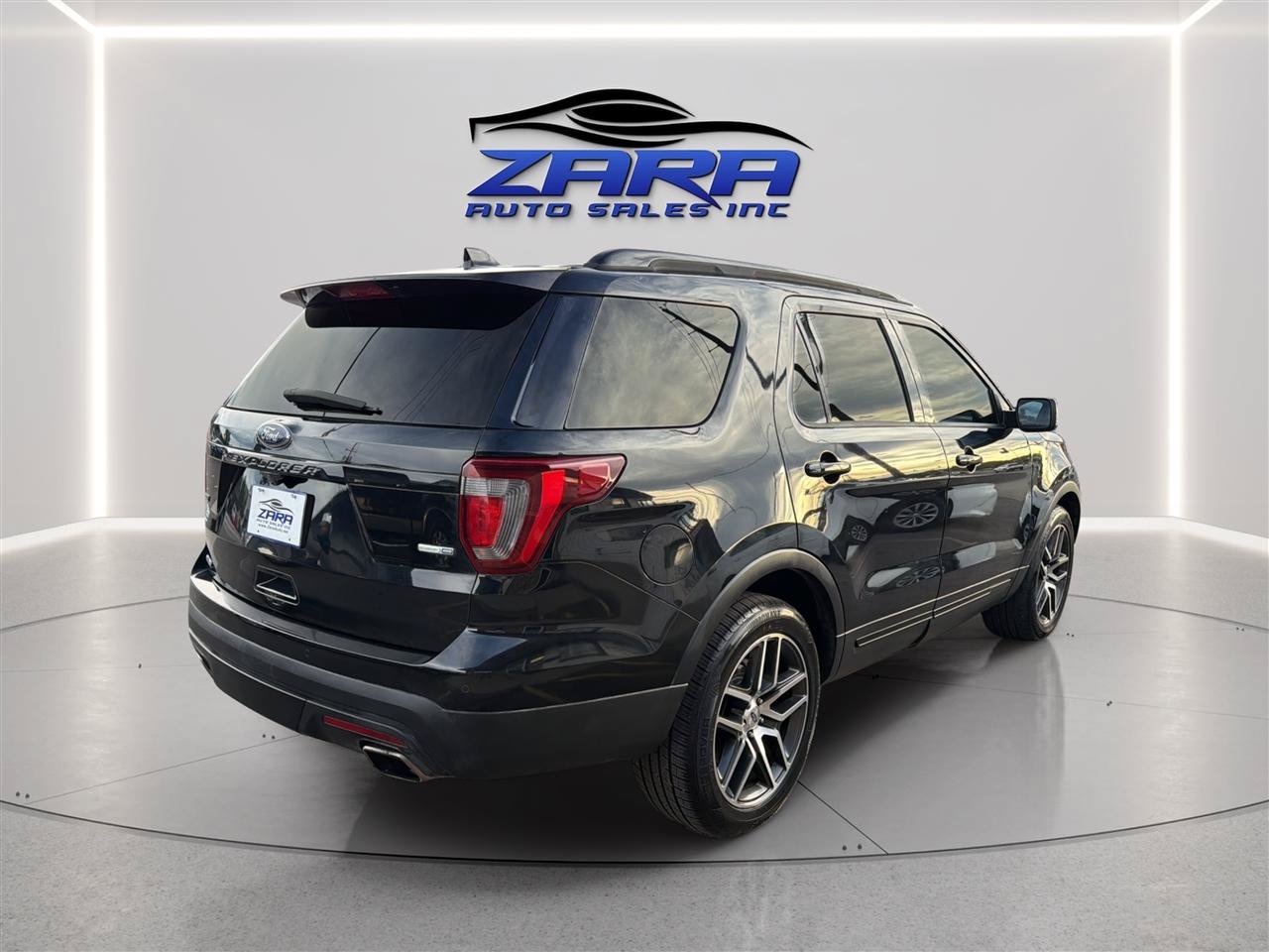 Used 2017 Ford Explorer Sport w/ Equipment Group 401A AWD/4WD image 7