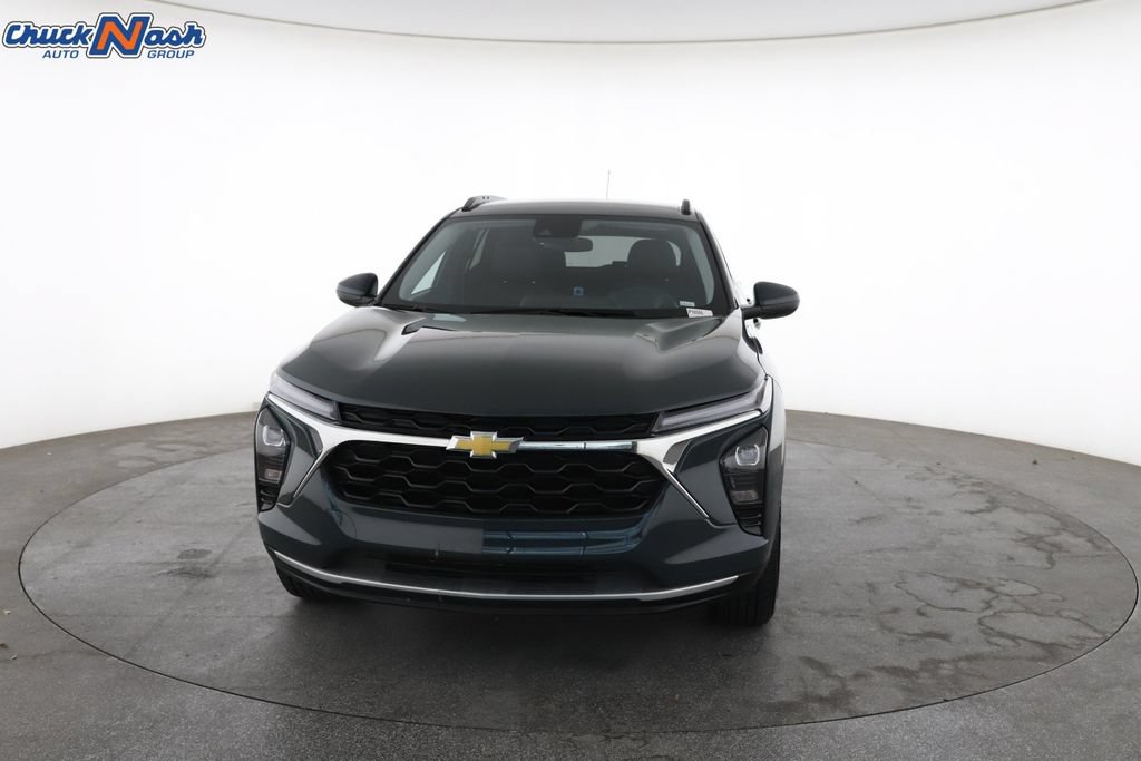 Used 2025 Chevrolet Trax LT FWD image 4