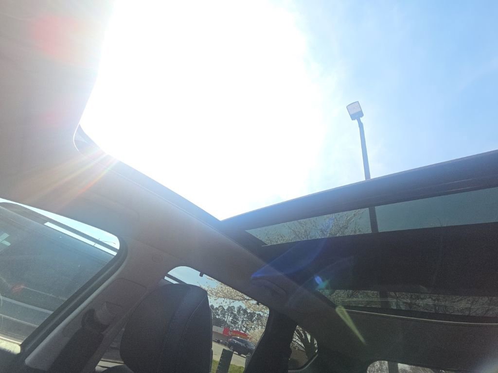 Used 2022 Hyundai Santa Fe Limited w/ Cargo Package image 18