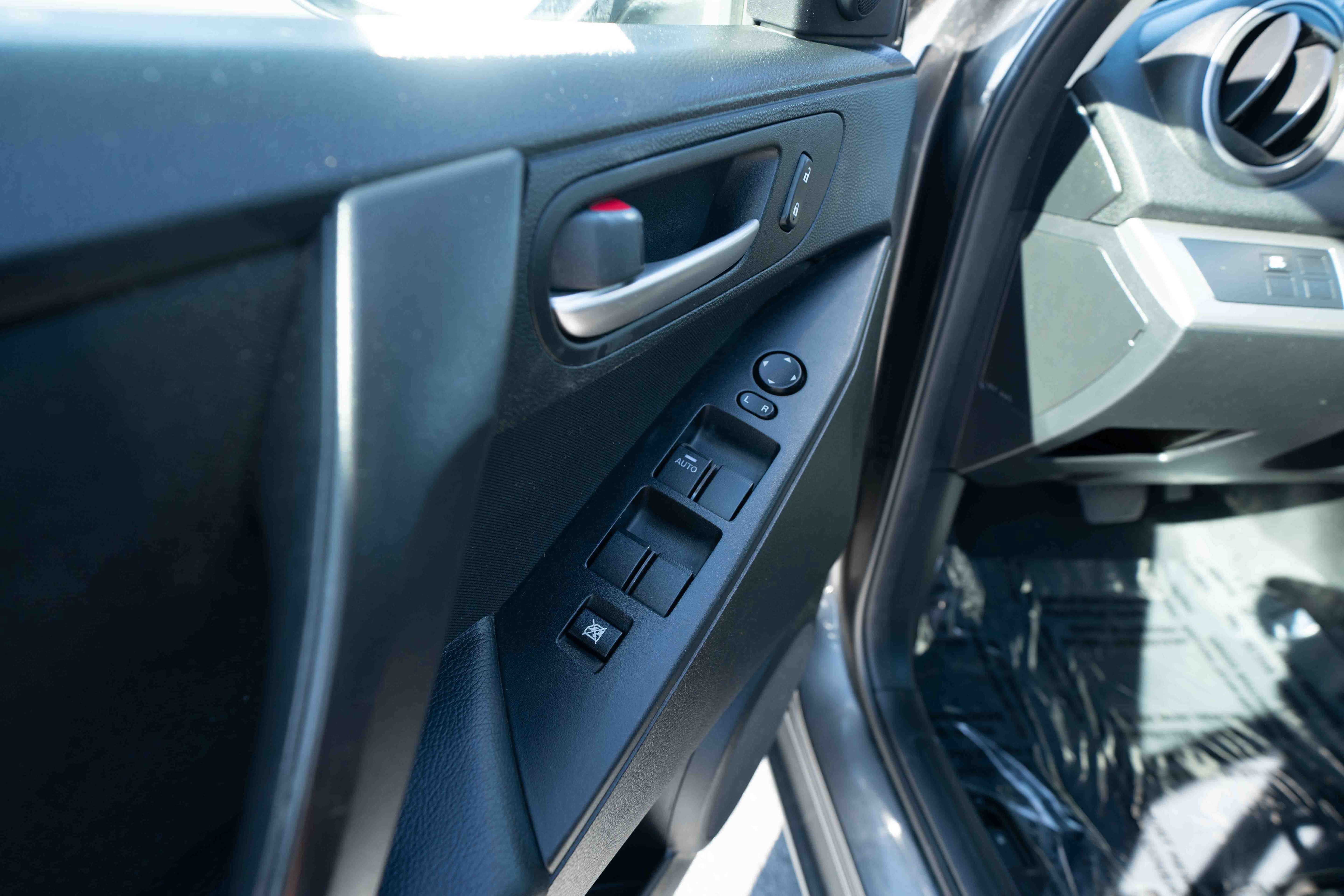 Used 2012 MAZDA MAZDA3 i Touring FWD image 7