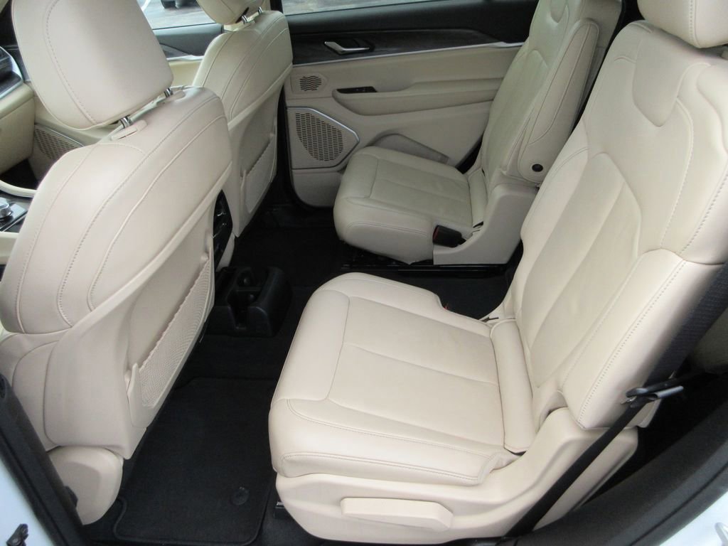 Used 2022 Jeep Grand Cherokee L Limited w/ Black Appearance Package AWD/4WD image 14