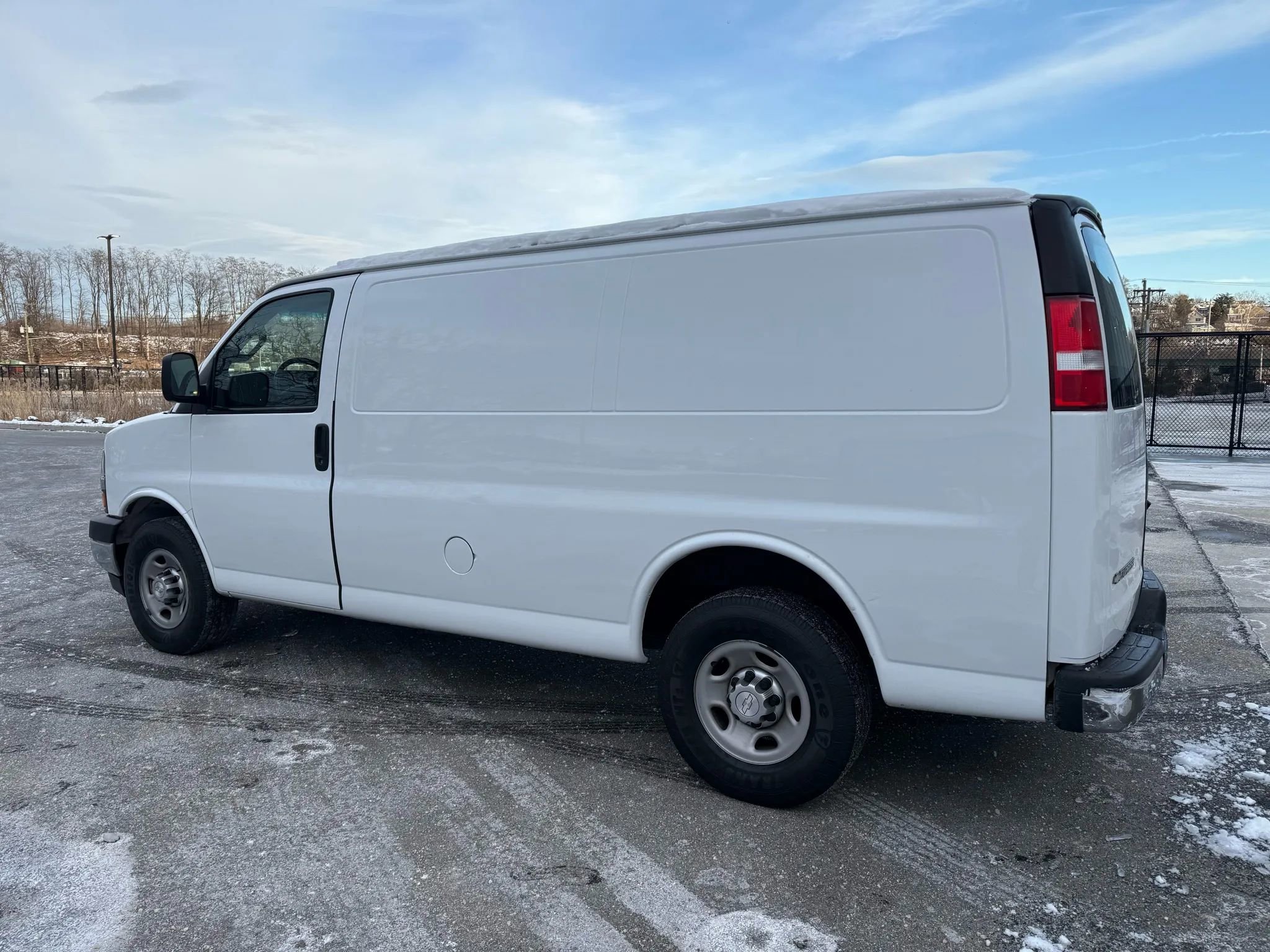 Used 2017 Chevrolet Express 3500 image 5